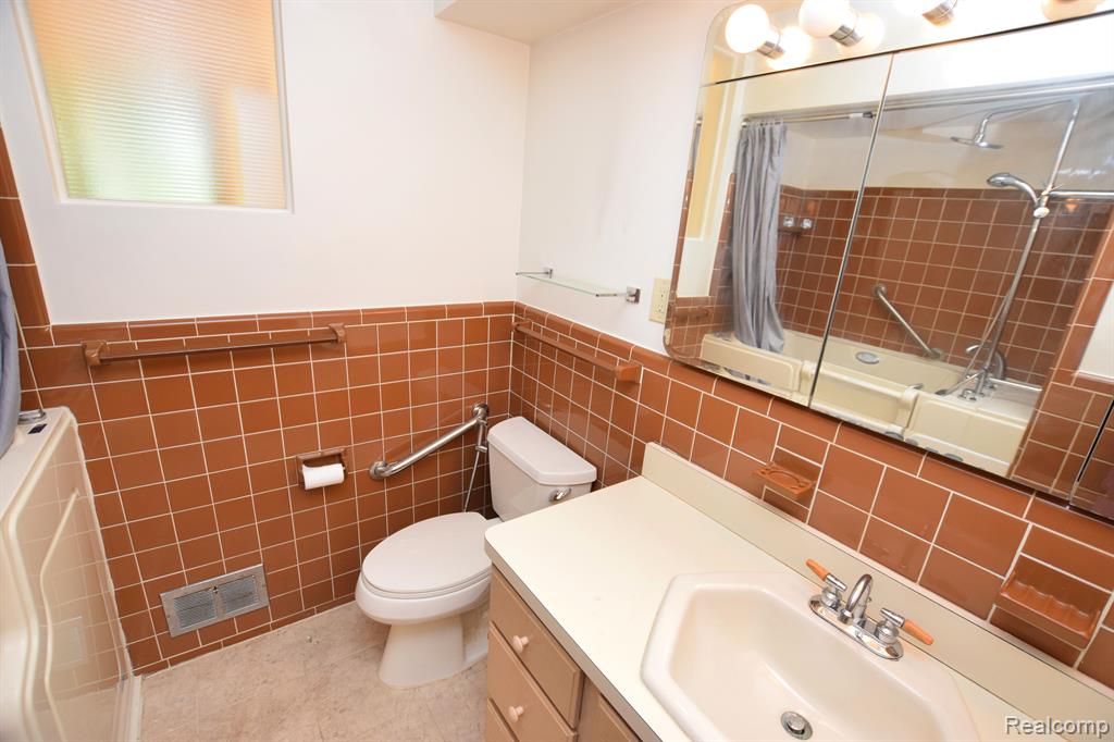 2114 NEEDHAM Road, Ann Arbor, MI 48104 — Photo 15
