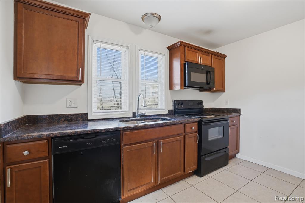 114 Waterly Avenue, Waterford, MI 48328 — Photo 10