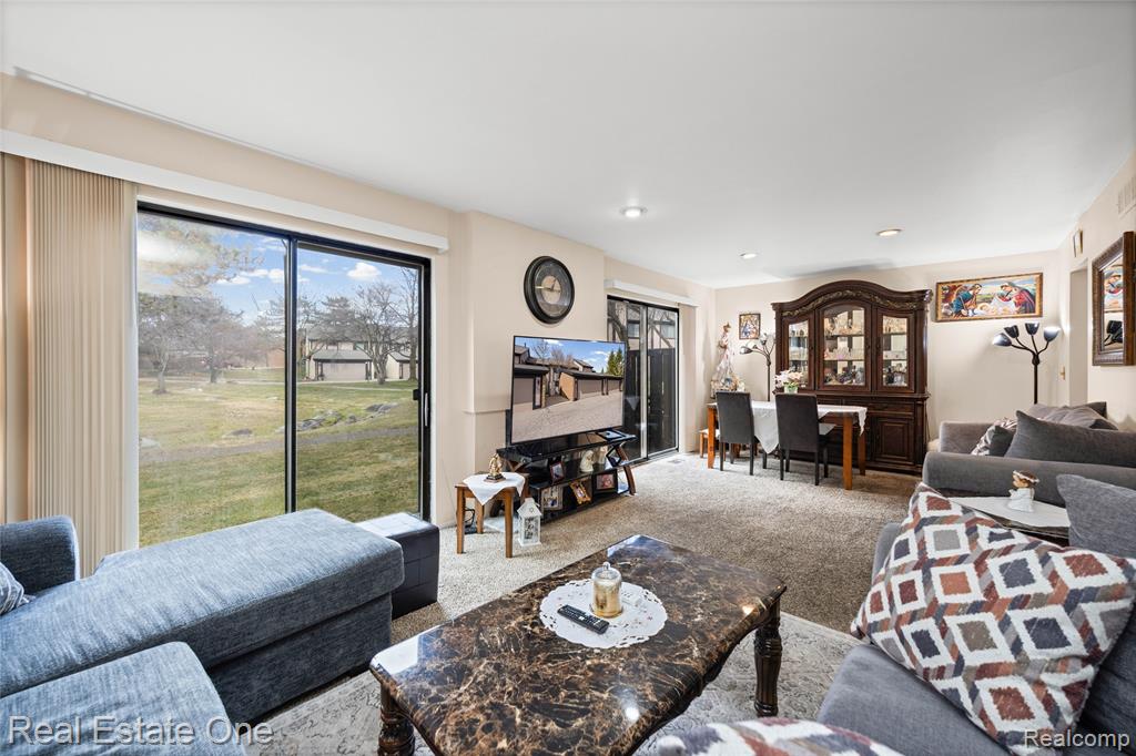5226 Brett Court, West Bloomfield, MI — Photo 11