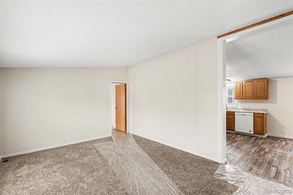 4281 Louie Ln, Lapeer, MI 48461 — Photo 3