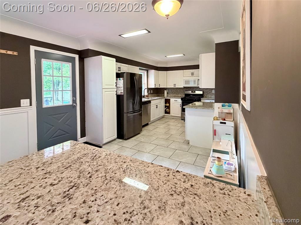3555 Wilson Drive, Fort Gratiot, MI 48059 — Photo 9