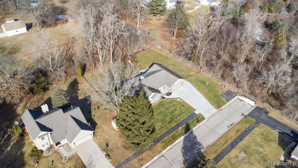 4025 PRESIDENTIAL Way, Highland, MI 48356 — Photo 2