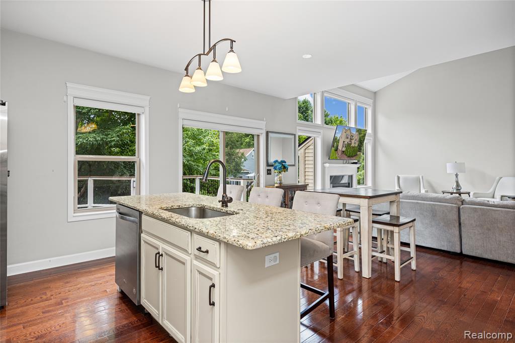 730 Leon Road, Walled Lake, MI 48390 — Photo 17