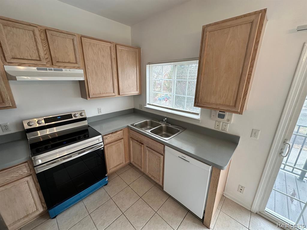 44628 GWINNETT Loop, Novi, MI 48377 — Photo 5