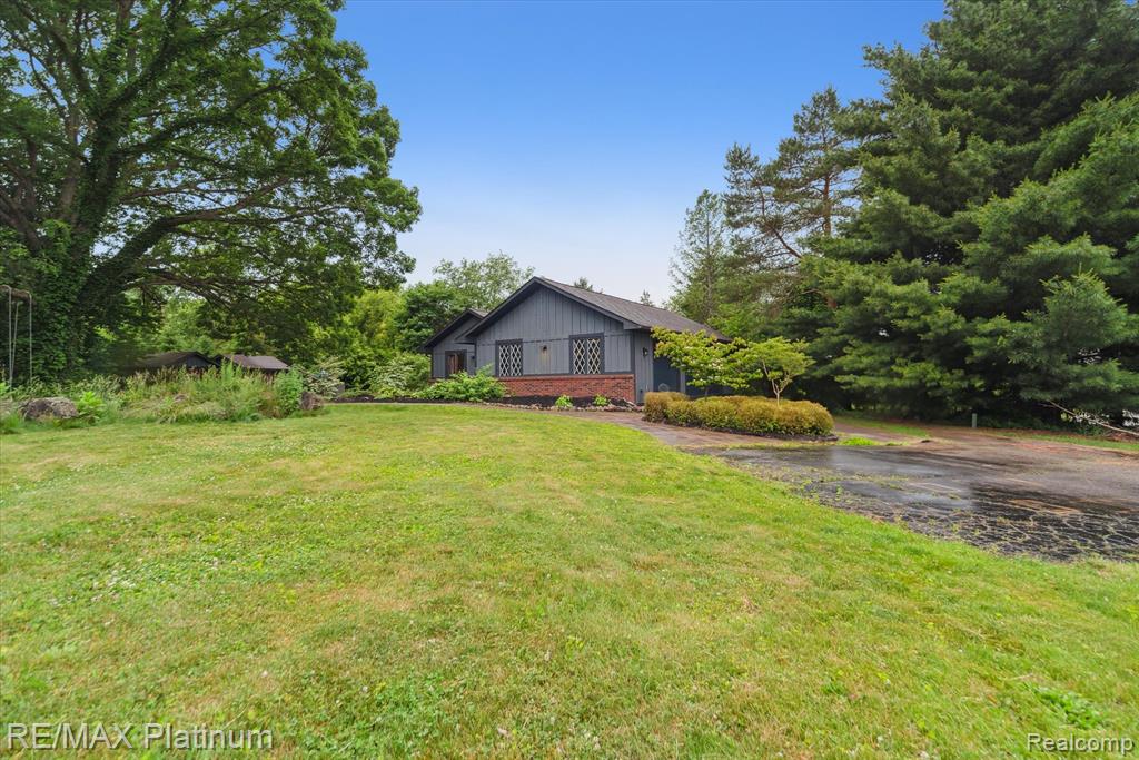 5152 Milroy Lane, Brighton, MI 48116 — Photo 2