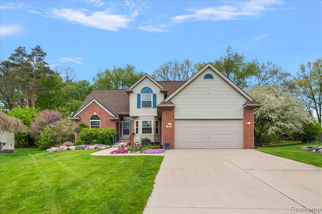 607 Salus Drive, Waterford, MI 48327 — front exterior