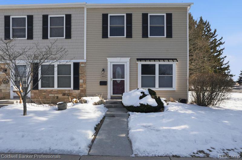 900 Little Hill Court, Rochester Hills, MI 48307 — front exterior