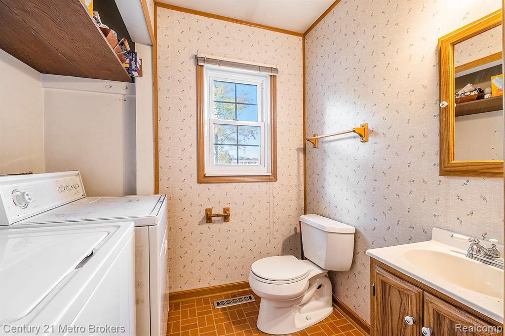 4413 OLD CARRIAGE Road, Flint, MI 48507 — Photo 19