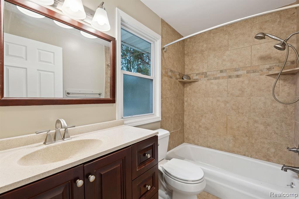 9014 GROVE Drive, Whitmore Lake, MI 48189 — Photo 10