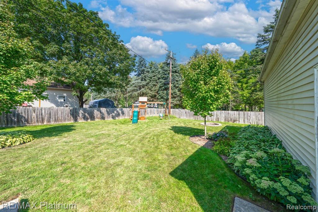 303 BRISTOL Street S, Almont, MI 48003 — Photo 7