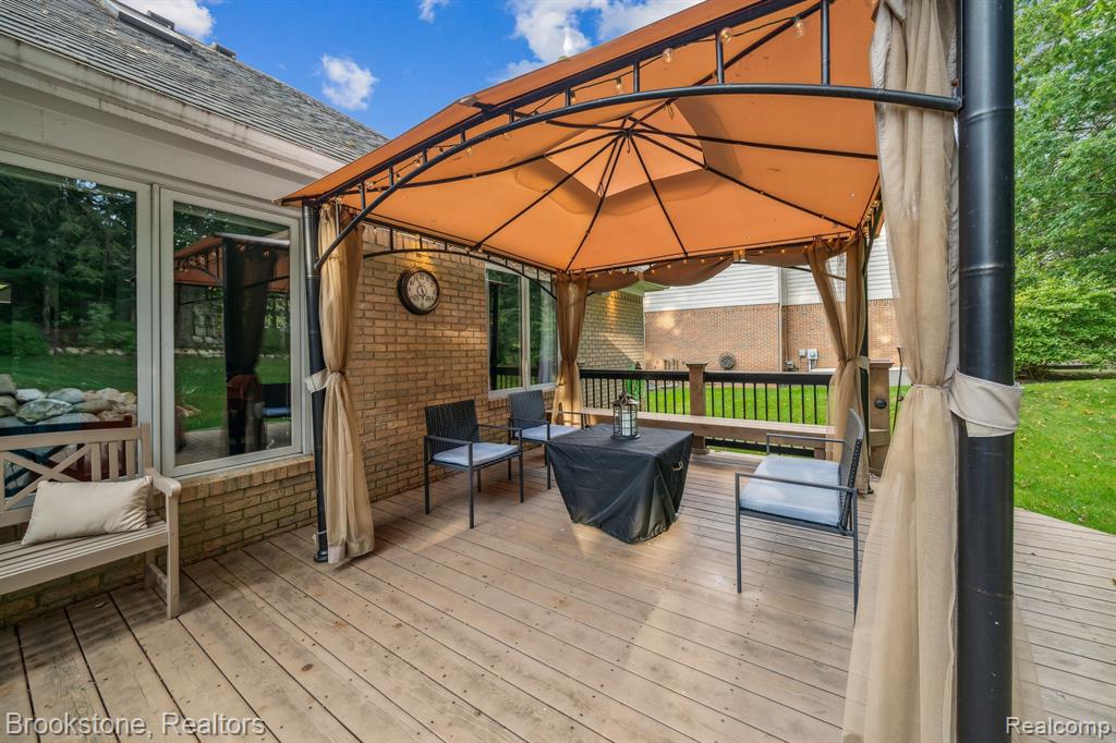 576 BLOOMER RIDGE Drive, Rochester, MI 48307 — Photo 41
