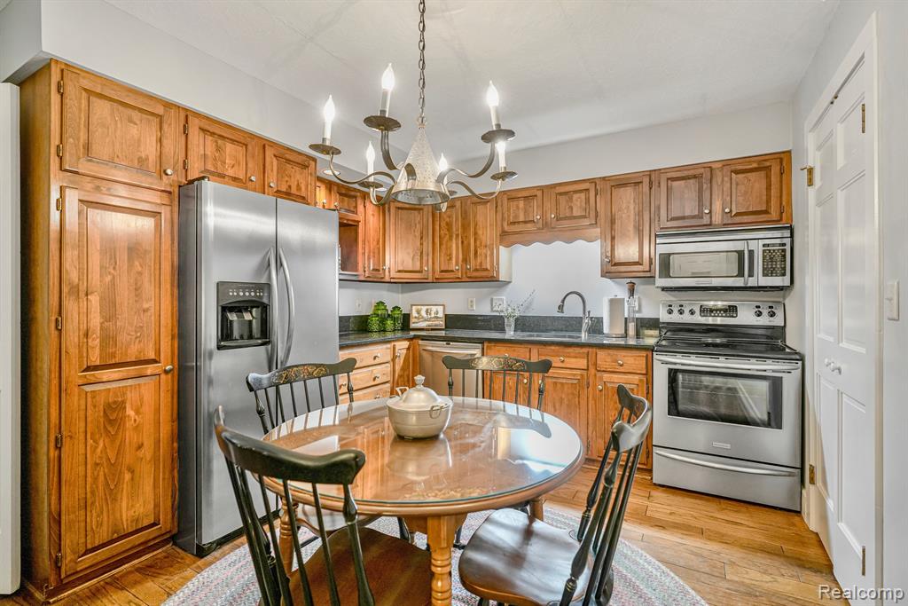 4304 Lapeer Road, Burton, MI 48509 — Photo 4