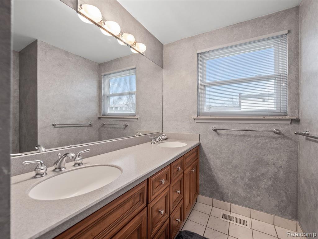 5562 ABINGTON Road, West Bloomfield, MI — Photo 23