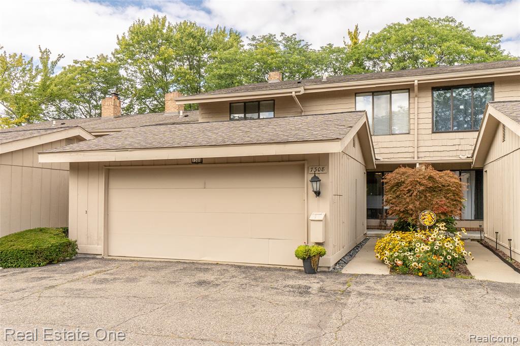 7308 Creek View Circle, West Bloomfield, MI — front exterior