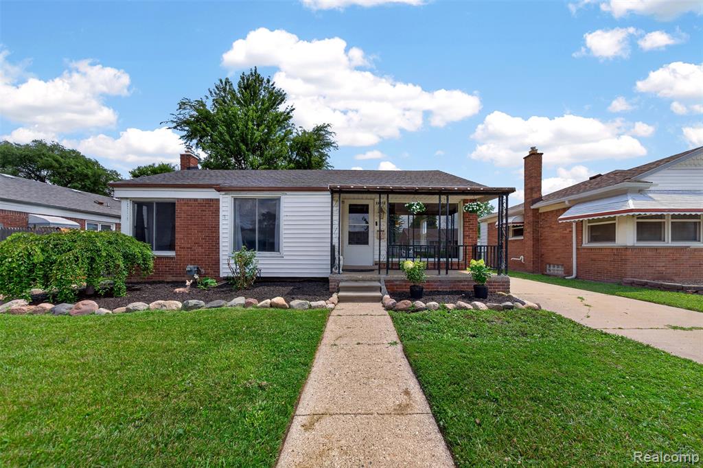 28202 Hollywood Street, Roseville, MI 48066