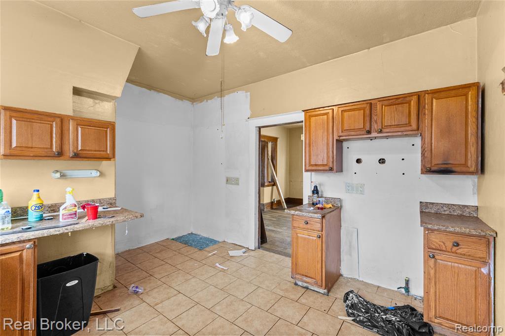 352 N Perry Street, Pontiac, MI 48342 — Photo 14