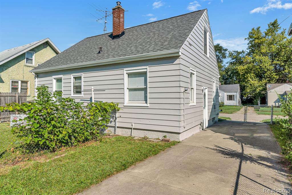 619 VERMILYA Avenue, Flint, MI 48507 — Photo 27