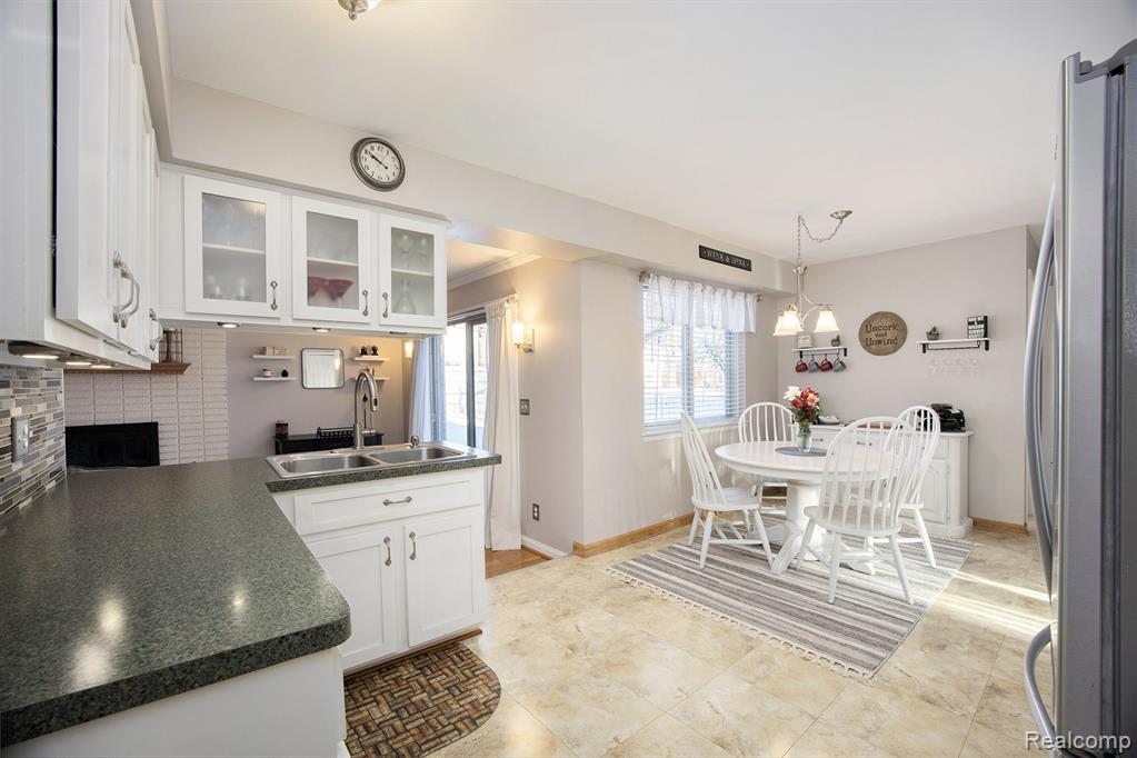 4151 Cambridge Crescent Drive, Troy, MI 48085 — Photo 10