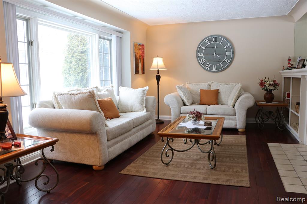 46877 W ANN ARBOR Trail, Plymouth, MI 48170 — Photo 5