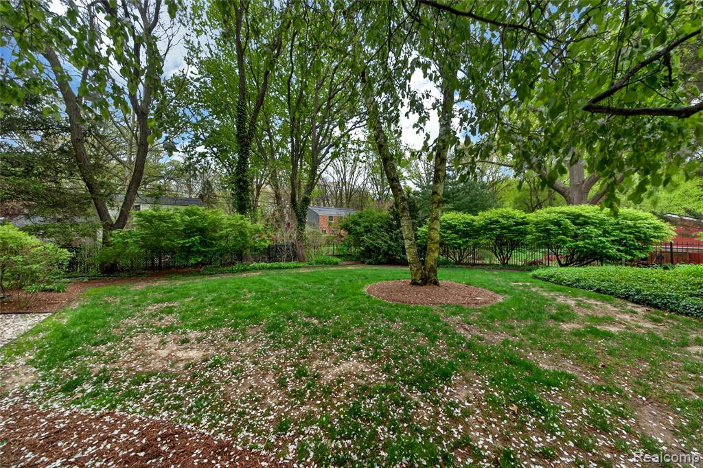 3560 Beach Road, Troy, MI 48084 — Photo 34