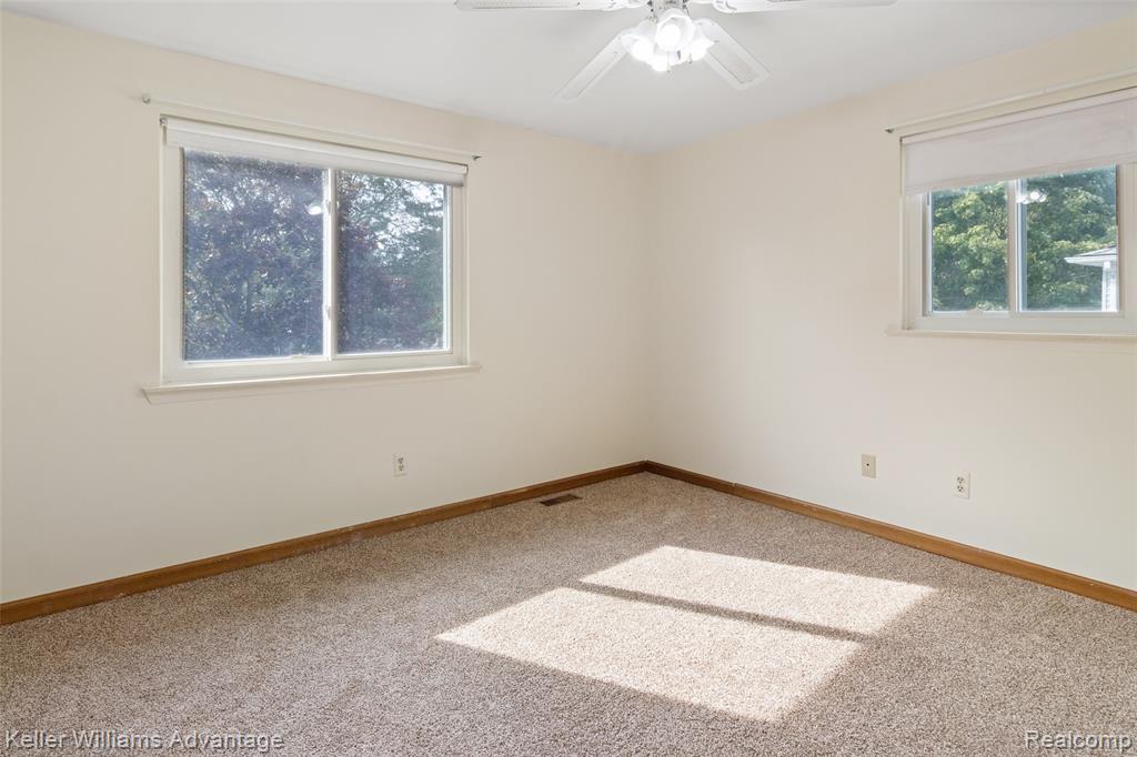 5671 Caren Drive, Ypsilanti, MI 48197 — Photo 17