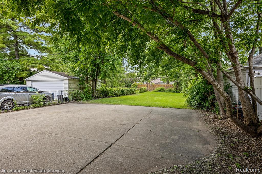 22911 Hayes Avenue, Eastpointe, MI 48021 — Photo 3