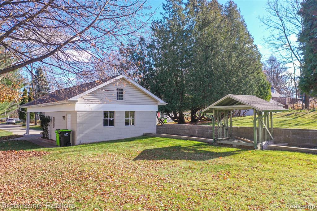 614 S East Street, Fenton, MI 48430 — Photo 33