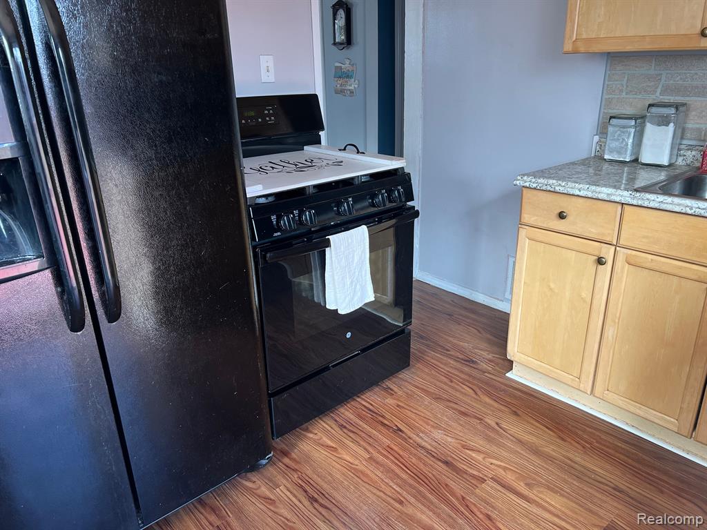 4655 MILDRED Street, Wayne, MI 48184 — Photo 7