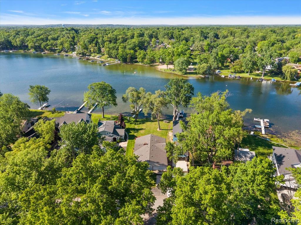 6930 Colony Drive, West Bloomfield, MI 48323 — front exterior