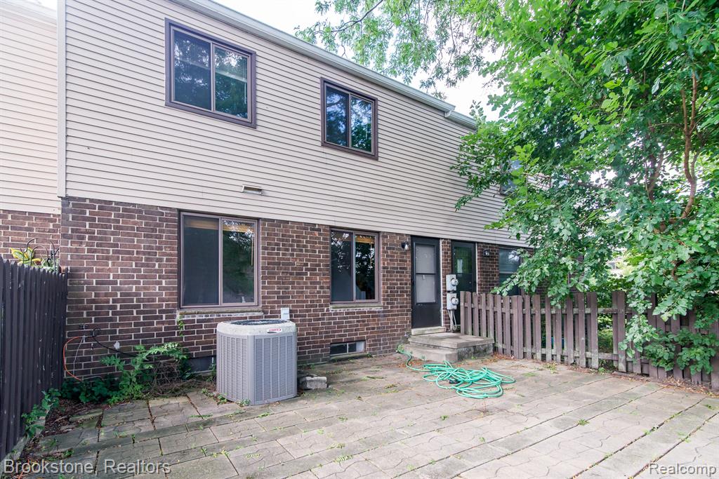 8352 LAKEVIEW Drive, Ypsilanti, MI 48198 — Photo 24
