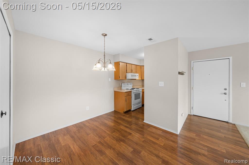 7362 Manor Circle, 203, Westland, MI — Photo 10