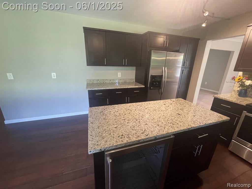 749 DUNEDIN Court, Rochester Hills, MI 48309 — Photo 9