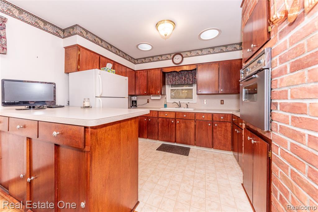 10120 Hyne Road, Brighton, MI 48114 — Photo 32