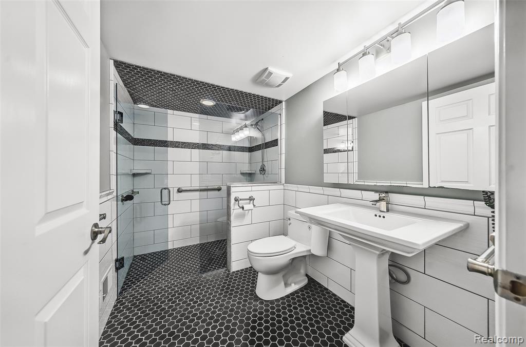 100 Overhill Road, Bloomfield Hills, MI 48301 — Photo 17