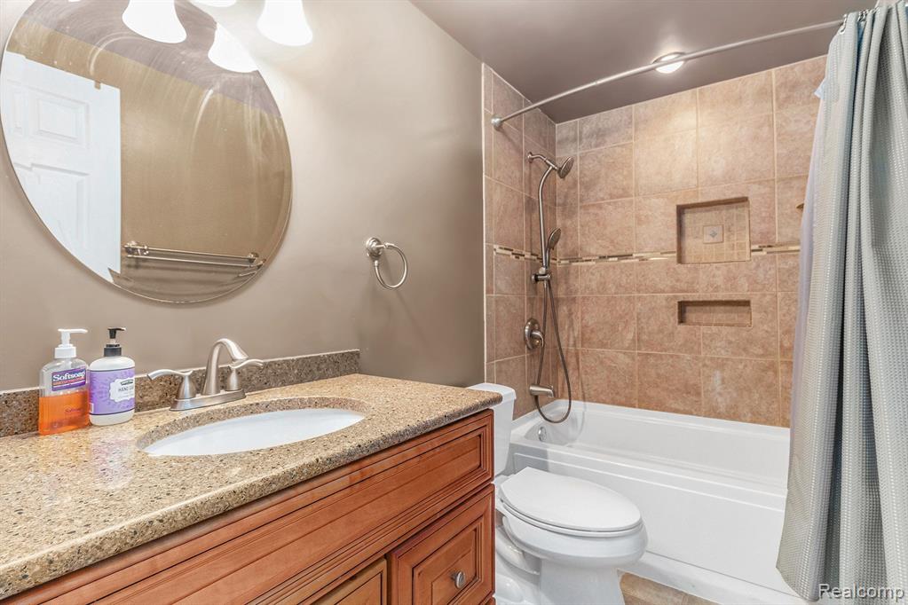 43461 Stuart Ct, Canton, MI 48187 — Photo 13