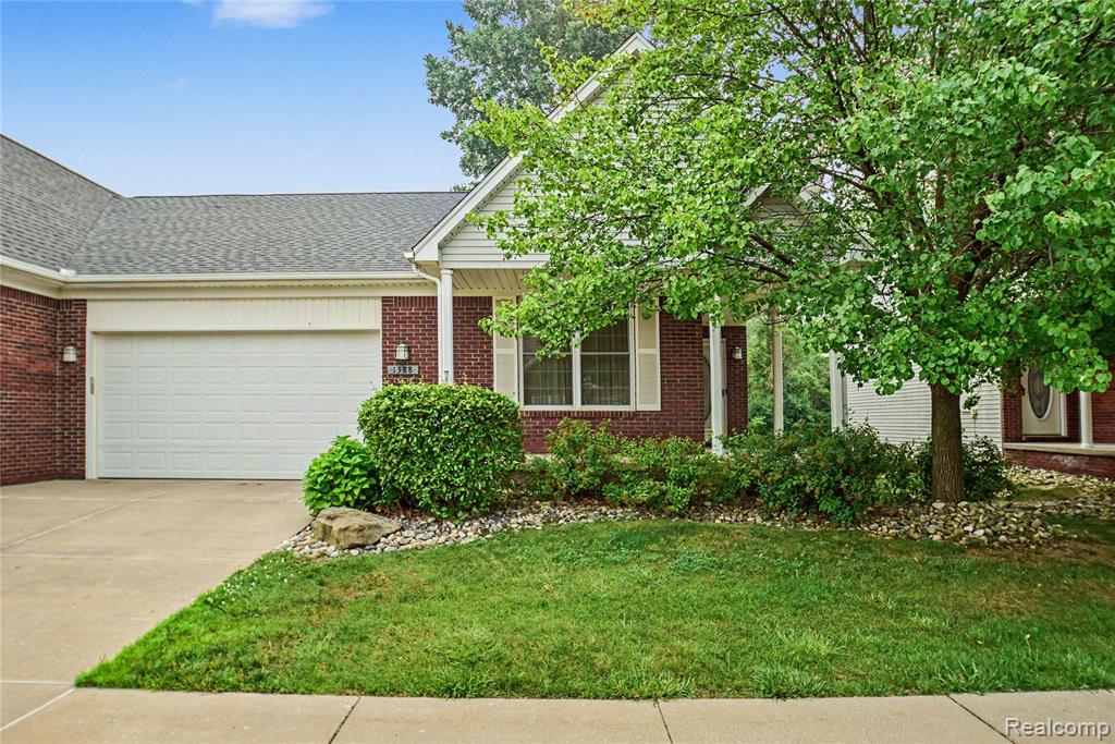 1388 Luxington Drive, Lapeer, MI 48446