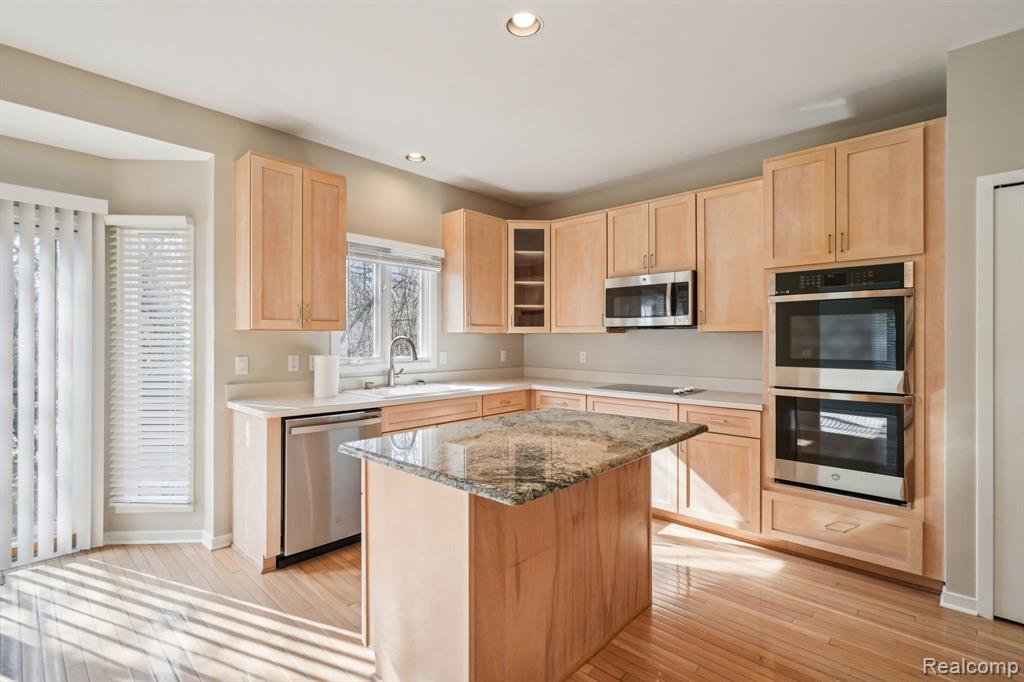7366 Crackling Creek Circle, 1, West Bloomfield, MI — Photo 8