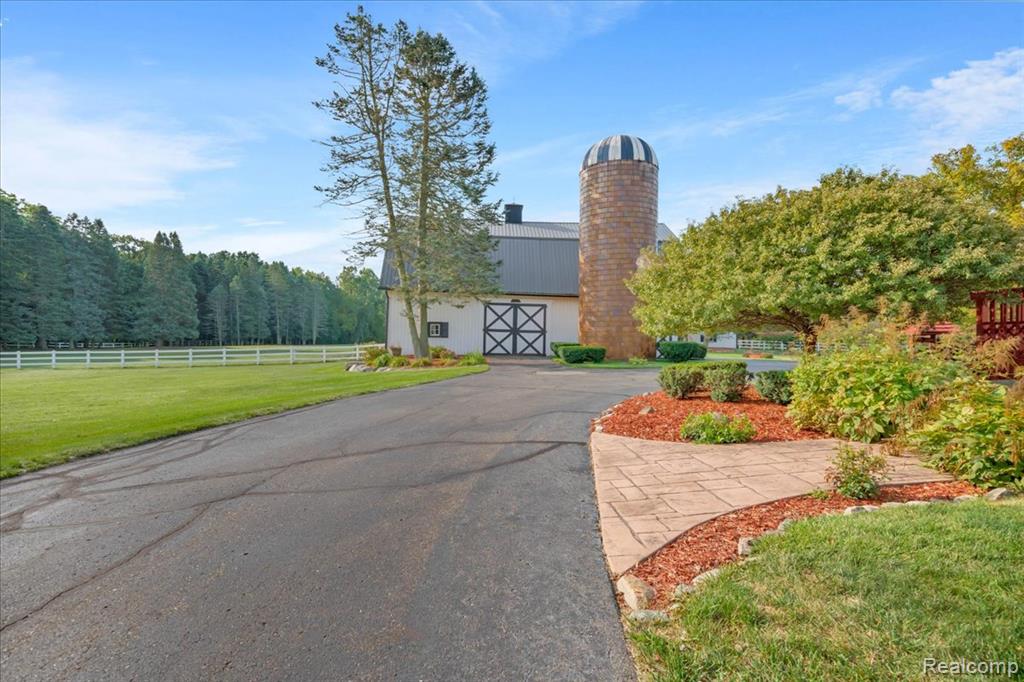 3305 Lakeville Road, Oxford, MI 48370 — Photo 4