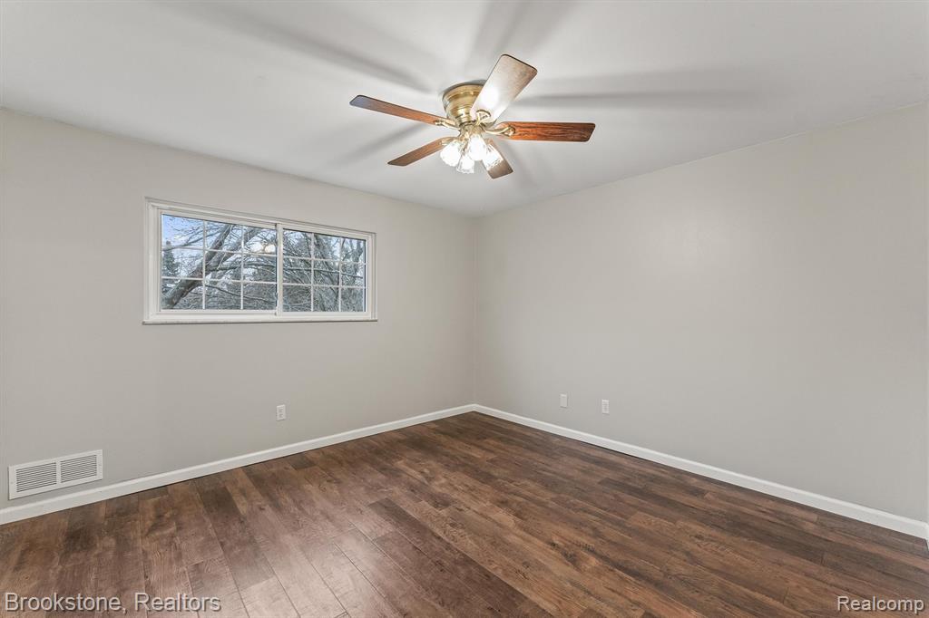 670 E Fox Hills Drive, Bloomfield Hills, MI 48304 — Photo 16