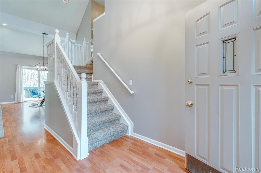 461 Alexander Drive, Commerce Twp, MI 48390 — Photo 4