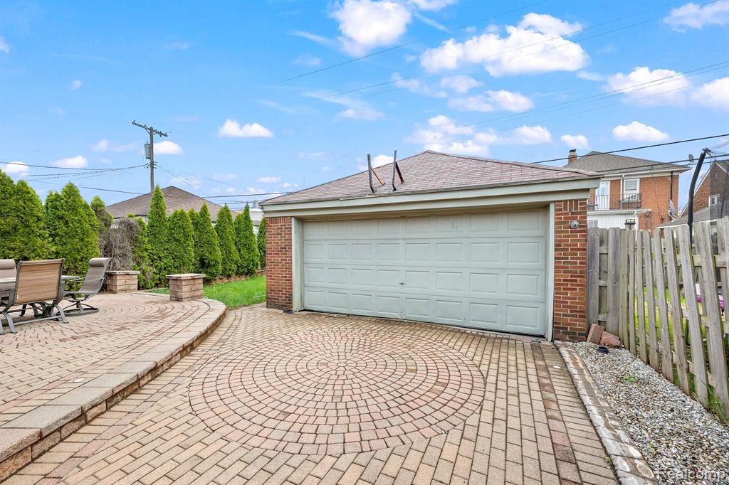 7716 W MORROW Circle, Dearborn, MI 48126 — Photo 8