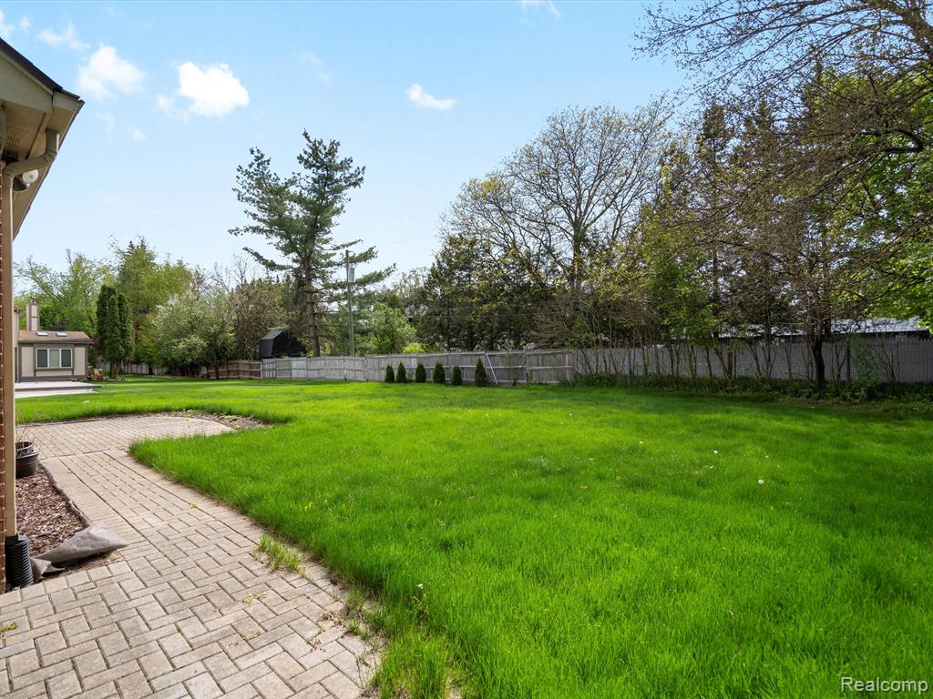 4979 SOMERTON Drive, Troy, MI 48085 — Photo 37