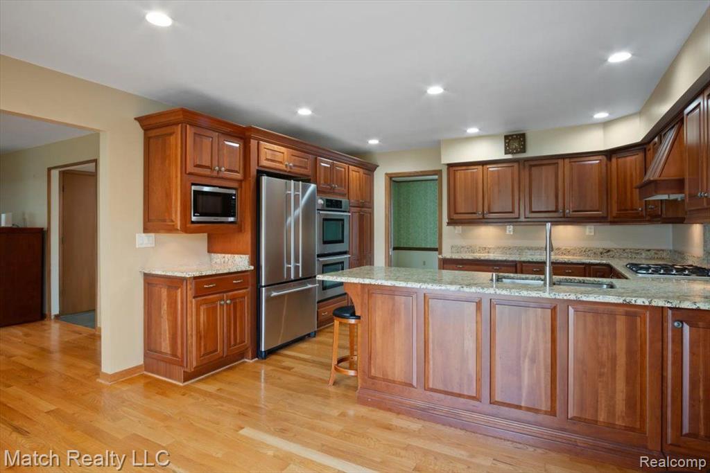 589 KINGSLEY Trail, Bloomfield Hills, MI 48304 — Photo 15