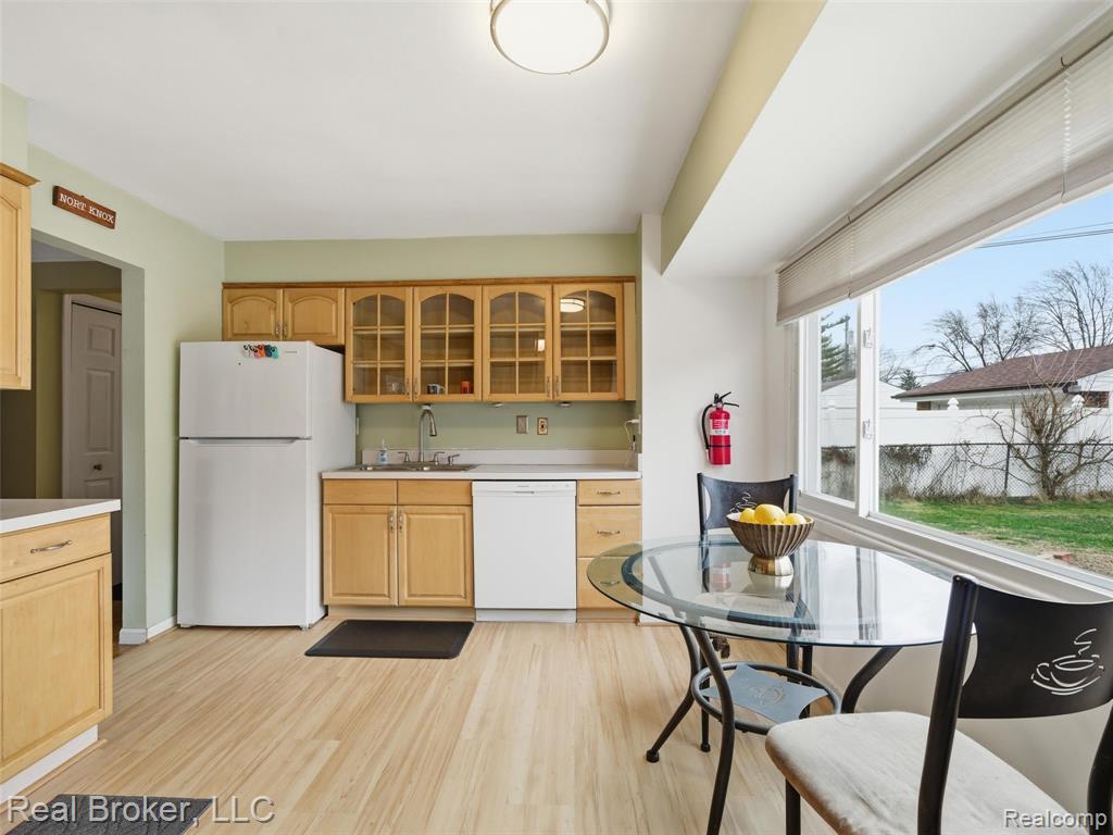 1584 Beaupre Avenue, Madison Heights, MI 48071 — Photo 17