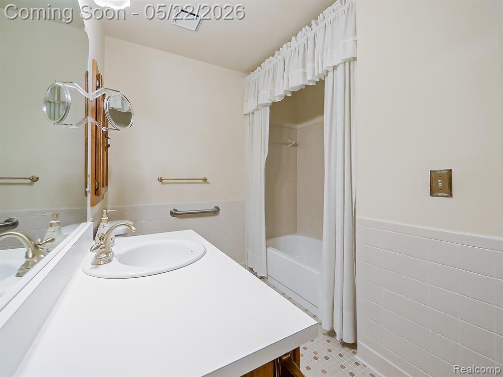 38663 Cypress Meadow Drive, Clinton Twp, MI 48036 — Photo 11