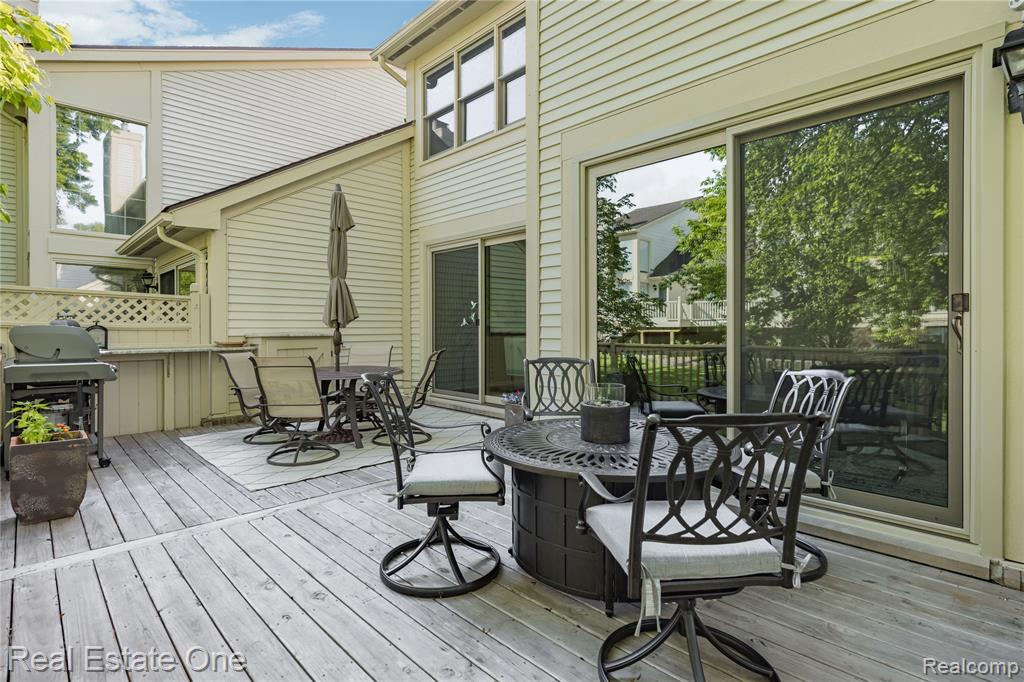 7105 Winding Brook Court, West Bloomfield, MI — Photo 8