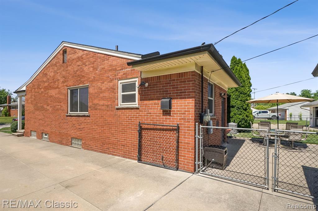 6900 CRESTWOOD Street, Dearborn Heights, MI 48127 — Photo 3