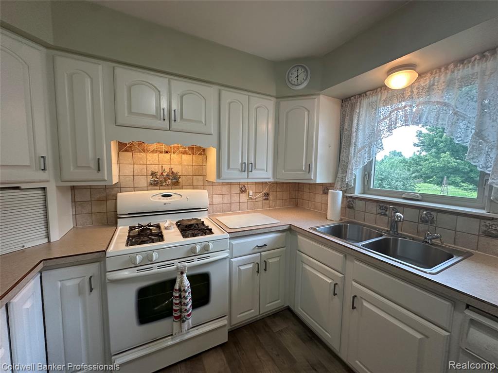 68 Plum Creek Road, Lapeer, MI 48446 — Photo 24
