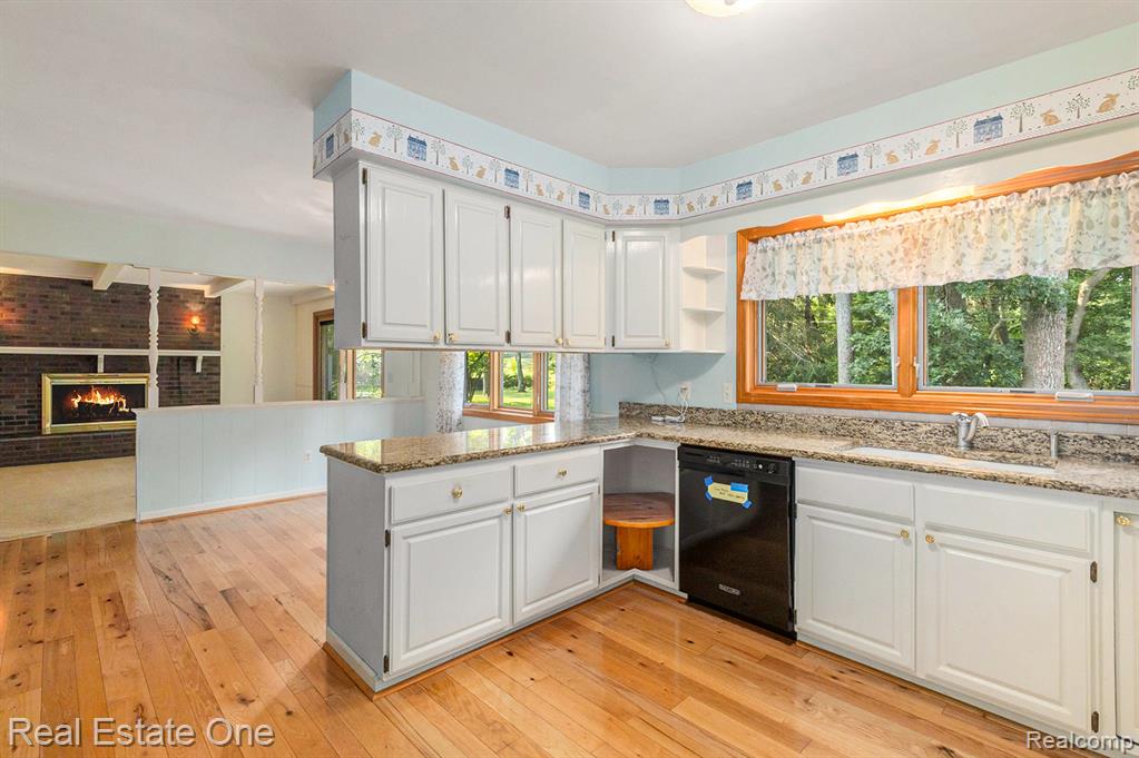 4255 Petrel Court, Highland, MI — Photo 11