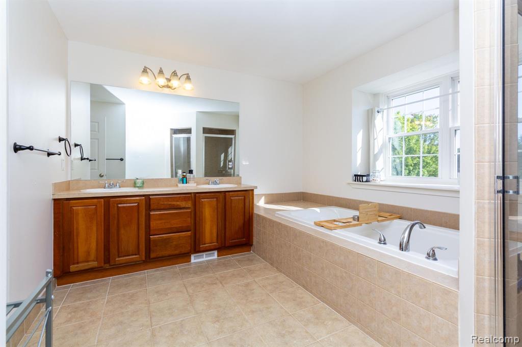 9838 Dublin Drive, Fenton, MI 48430 — Photo 33